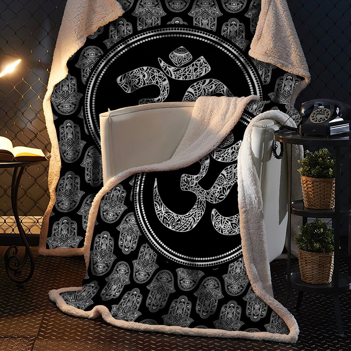 Hamsa Soft and Warm Blanket